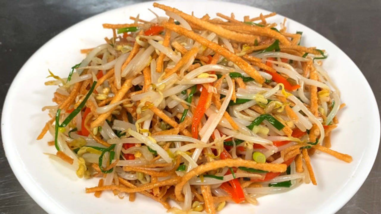 1块钱的绿豆芽加一把馓子到大厨手里简单一炒居然这么好吃