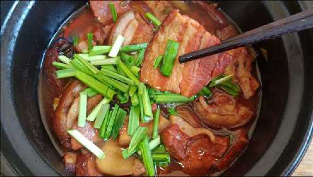 砂锅五花肉在家这样做出锅色泽红润肥而不腻看着就流口水