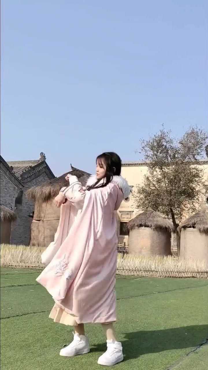 宋小睿唱跳"浪子闲话dj舞"太可爱了!