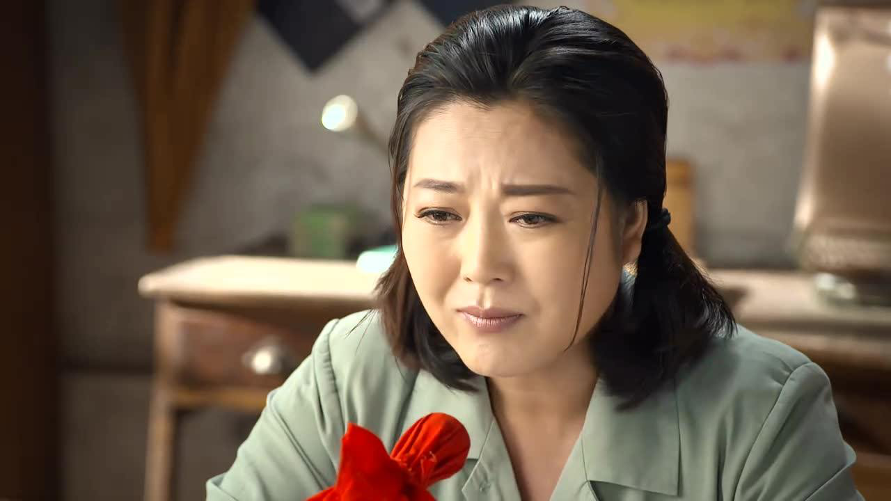 小草青青:喜鹊找何青青算账,村里人骂青青忘恩负义