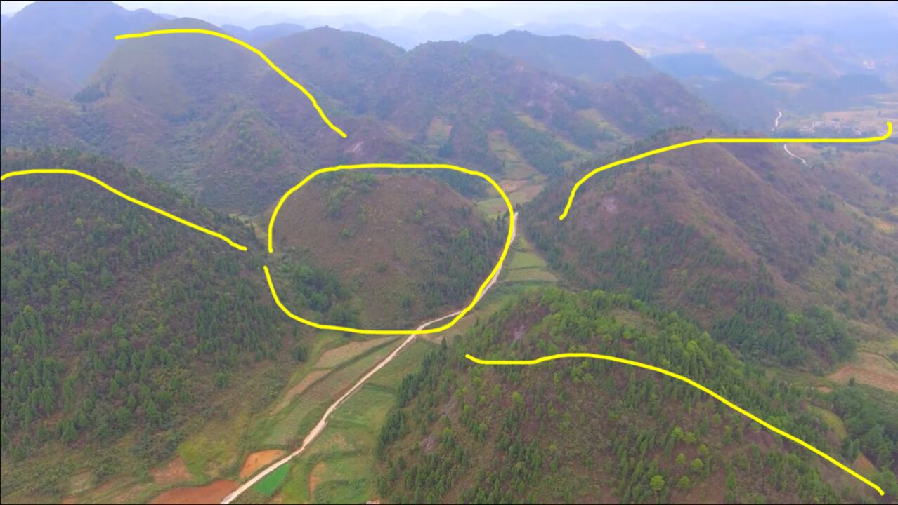 此地四龙戏珠,龙穴端正,百里挑一的风水宝地