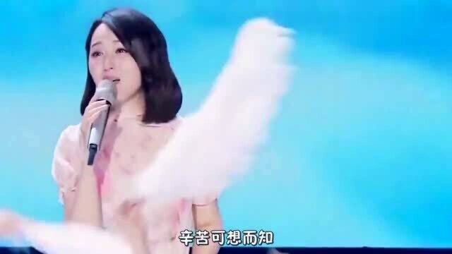 杨钰莹凭借一己之力曾火到大陆歌坛称霸,如今49岁仍未婚无子