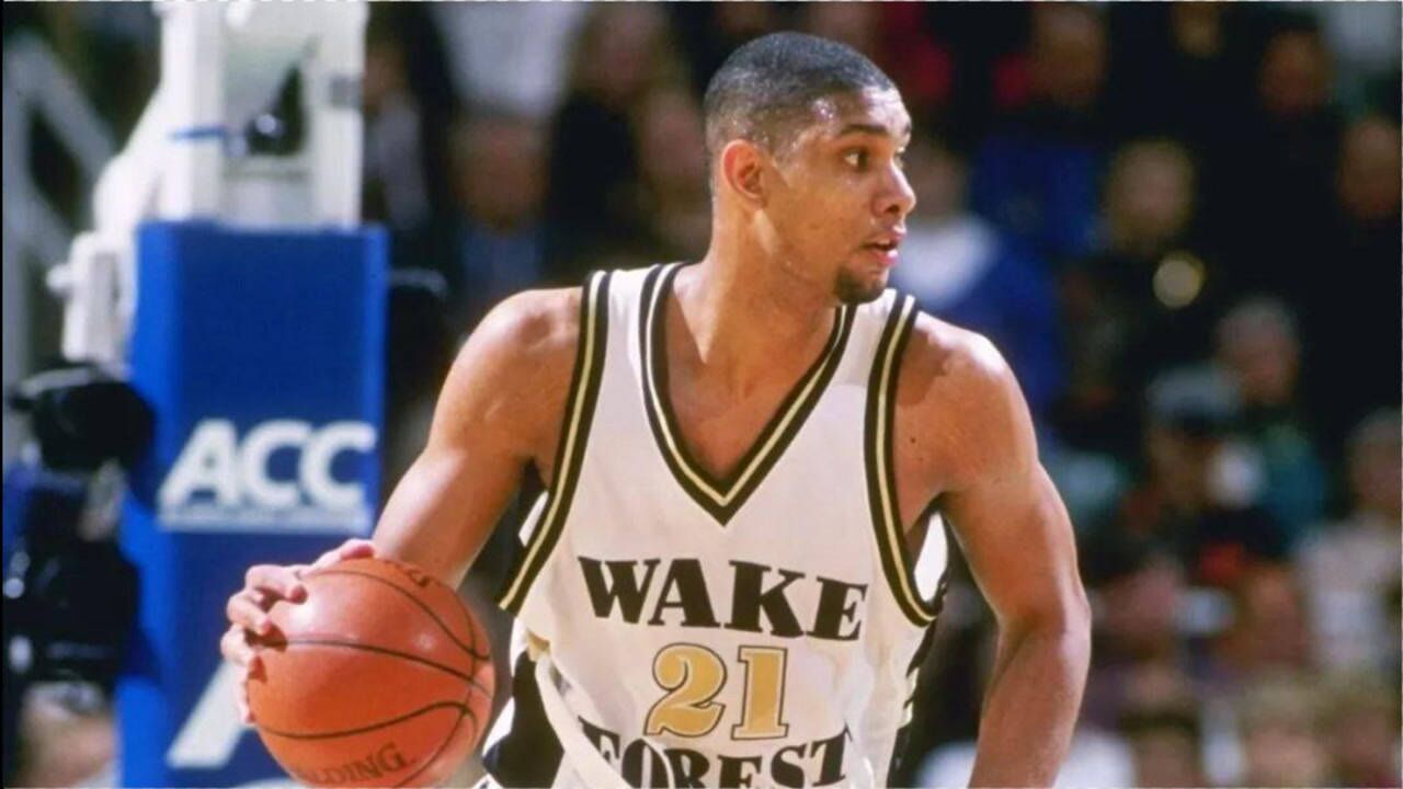 邓肯天赋有多高?看他大学时期打球,难怪全联盟都为他摆烂!