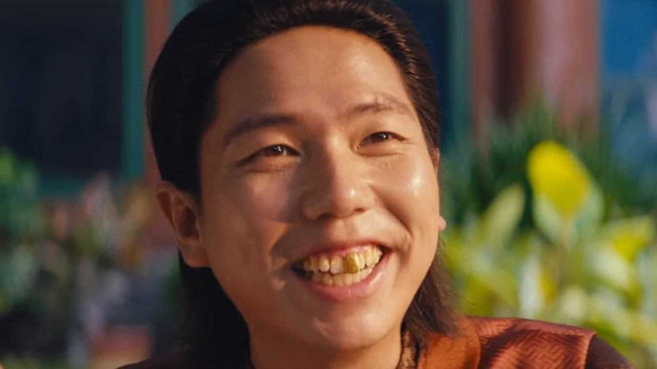 《龙岭迷窟》第1集4:大金牙看了绣花鞋,说很有收藏价值竟然估价两百块