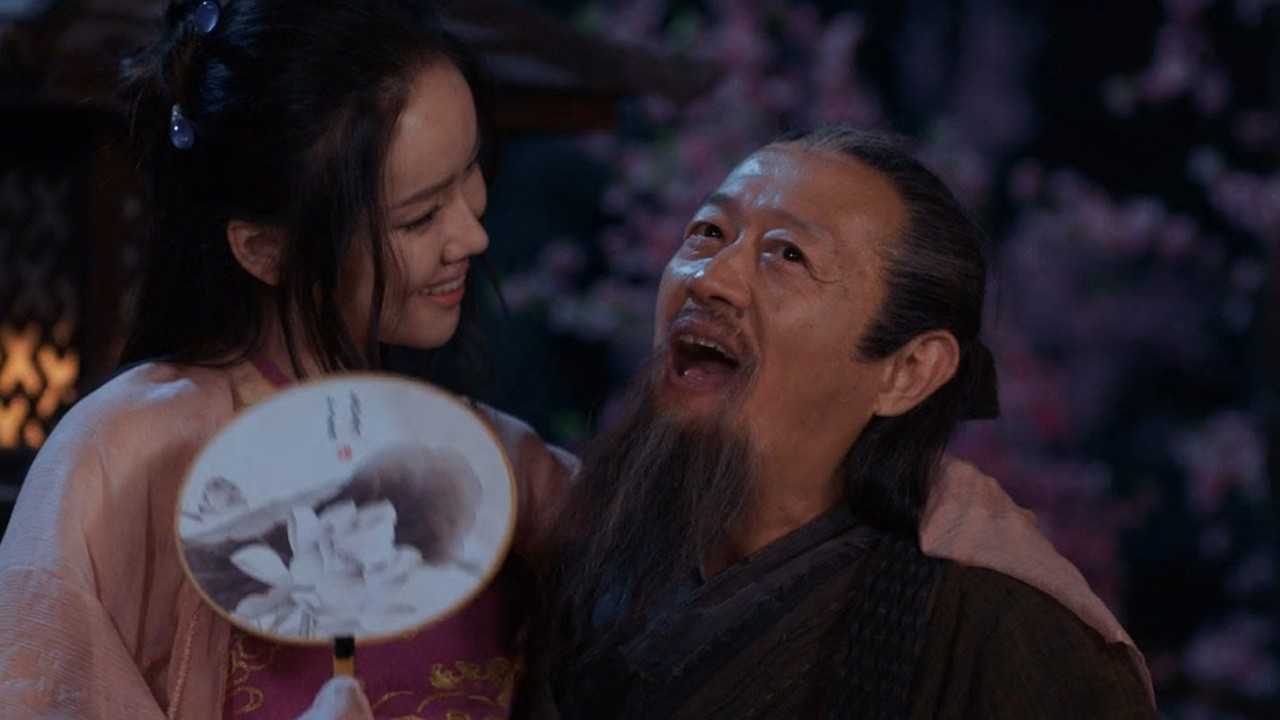 《将夜》第13集02:颜瑟让水珠儿陪着他喝酒,看到了水珠儿身上掉落的