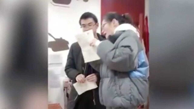 老师向竞赛大神学生请教难题 网友点赞:达者为师,不耻下问