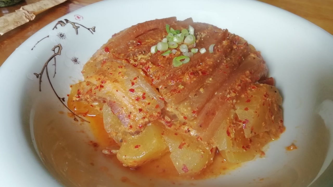 四海为家平利县特色美食豆腐乳蒸腊肉,很有风味