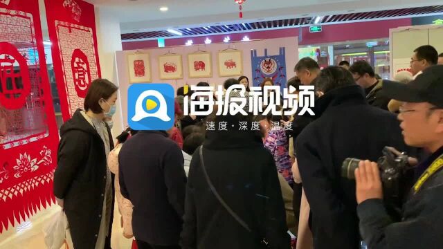 市北区文联举办“牛气冲天”剪纸展 百余幅生肖剪纸作品参展