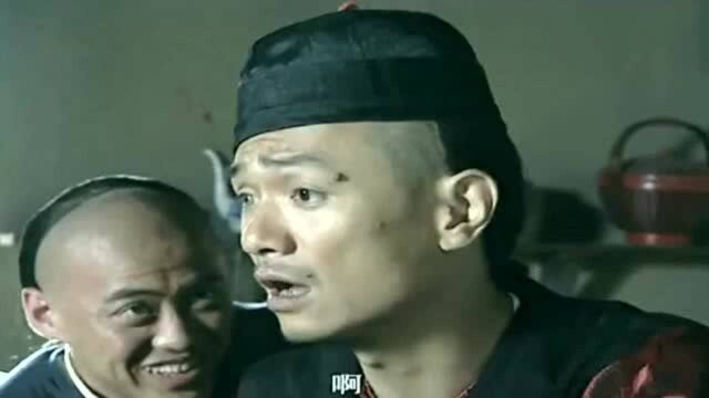 小混混从锅伙出去又回来,竟开始编故事,结果被男子当场羞辱