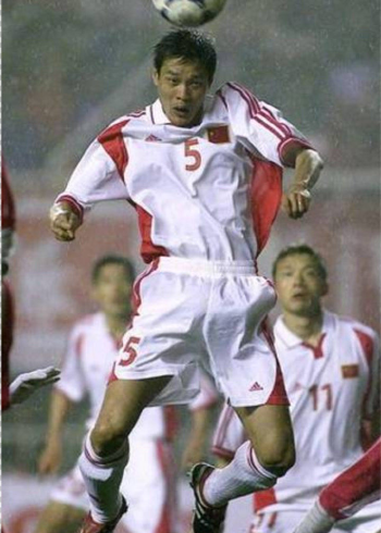 范志毅年轻时有多猛?门前弹跳吓哭后卫,比肩c罗爆发力