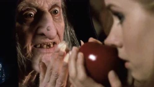 魔法奇缘:吉赛尔吃了毒苹果，要真爱之吻才能救她，结果吉赛尔的真爱巴斯王子。
