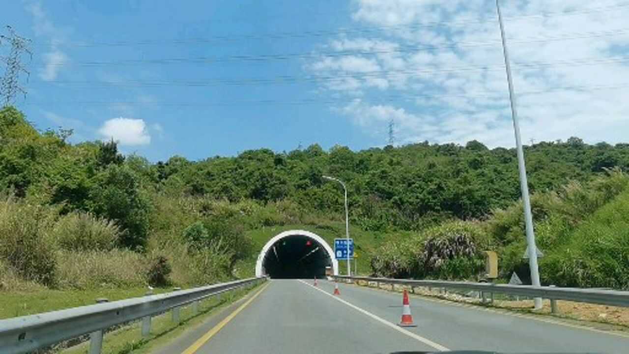 深圳竟然有这么长的隧道,建成时就是广东第二长公路隧道,如穿越般