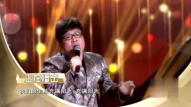 王为念和任静礼节性拥抱,付笛生见状赶紧把媳妇护住!