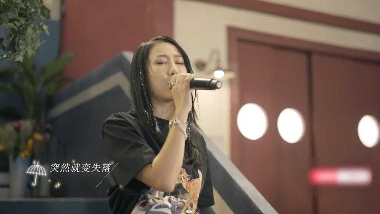 陈粒唯美演唱一首《空空》她的声音总会让人心生向往!_高清