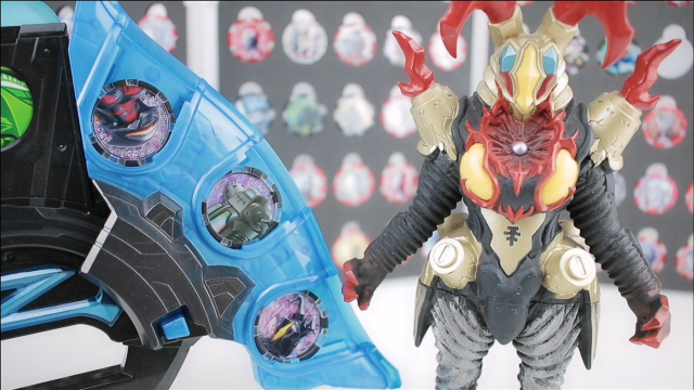 佩丹尼姆杰顿闪亮登场 泽塔奥特曼dx怪兽勋章玩具