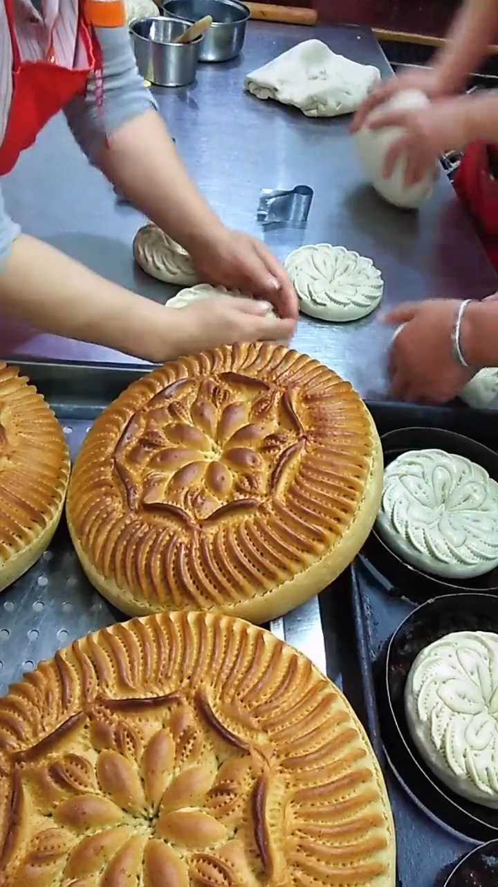甘肃酒泉玉门镇大锅盔#大西北特产#传统美食_腾讯视频