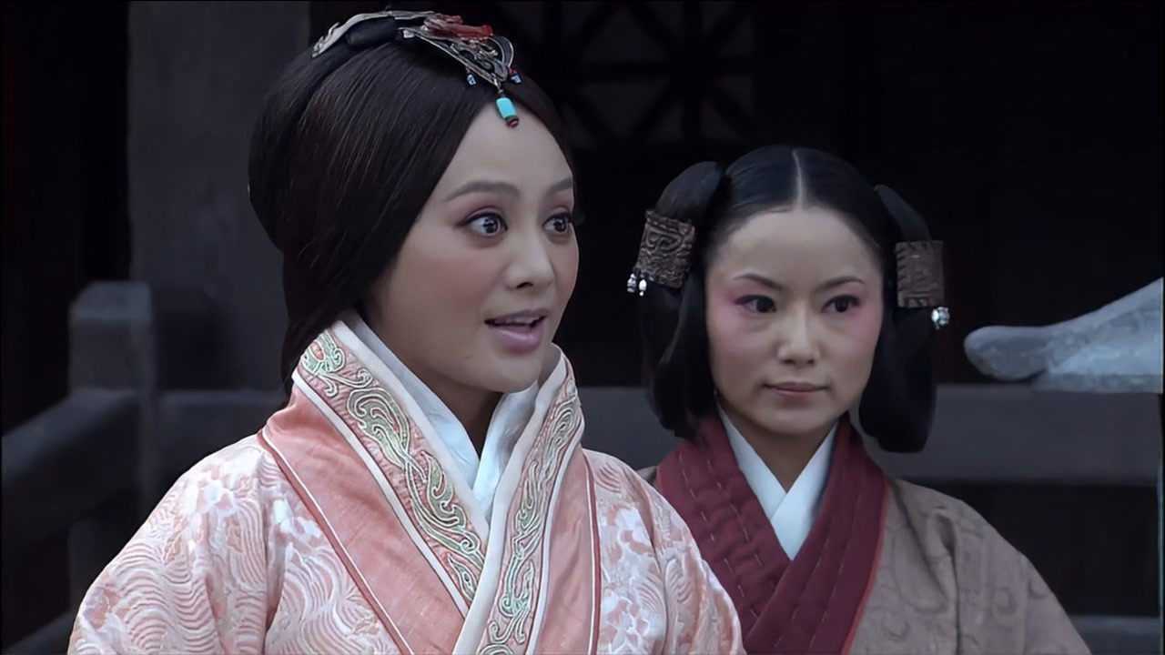 嬴稷称王后为大娘,亲娘顿时怒了,揪着耳朵就揍!