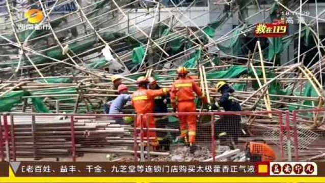 在建工地脚手架垮塌 一名工人被困 安监介入事故调查