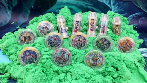 解救封印在彩色太空沙里的奥特曼胶囊和罗布水晶玩具