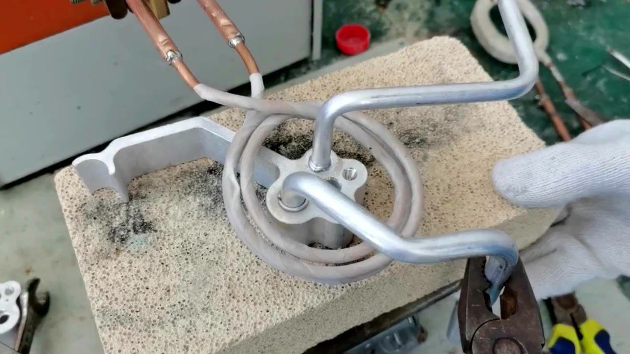 铝法兰与铝管高频钎焊 汽车空调管路配件高频焊接_腾讯视频