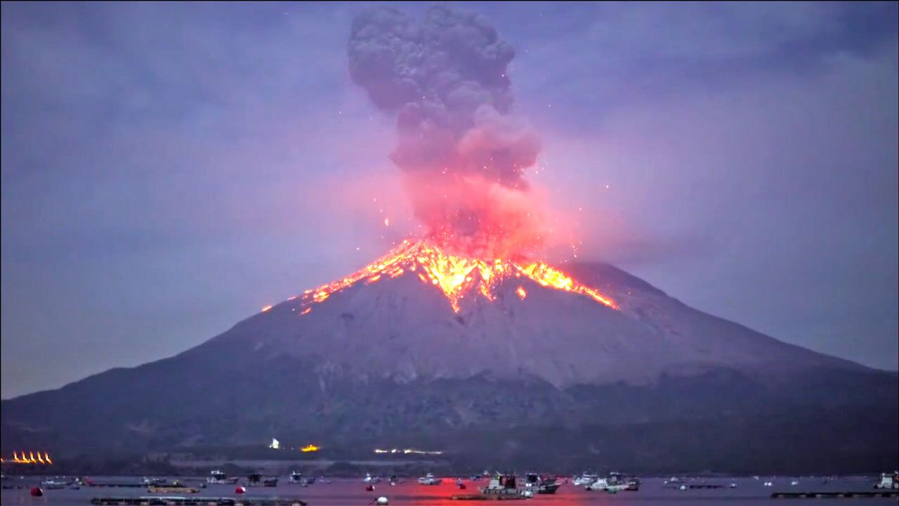 火山爆发视频真实记录！瞬间昏天地暗，场面震撼无比_高清