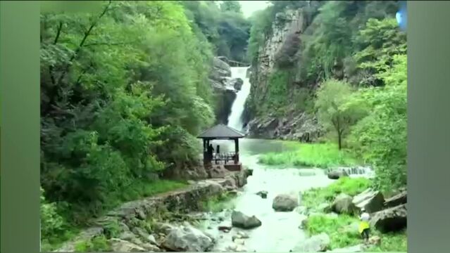 山东日照:九仙山现雪练飞瀑美景