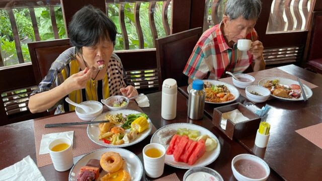 和爸妈在三亚海韵酒店吃自助早餐,海景套房三份早餐都免费