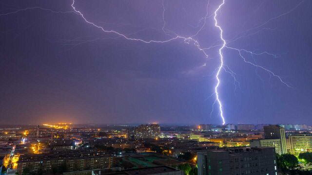 雷电储存设想或将成为现实?中科院成功引雷!现场画面相当震撼