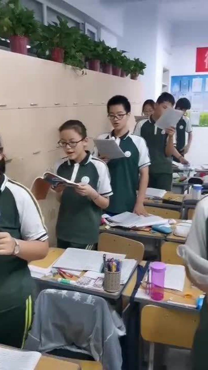 衡水中学激情澎湃的一幕，早晨的朗读声，真动人！_高清