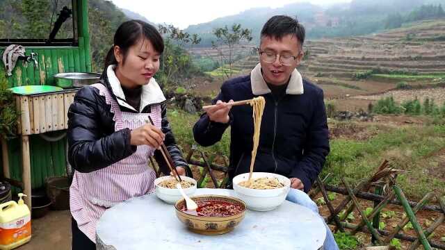 香菇猪肉酱这样做真好吃,配米饭和面条都很搭,做法简单