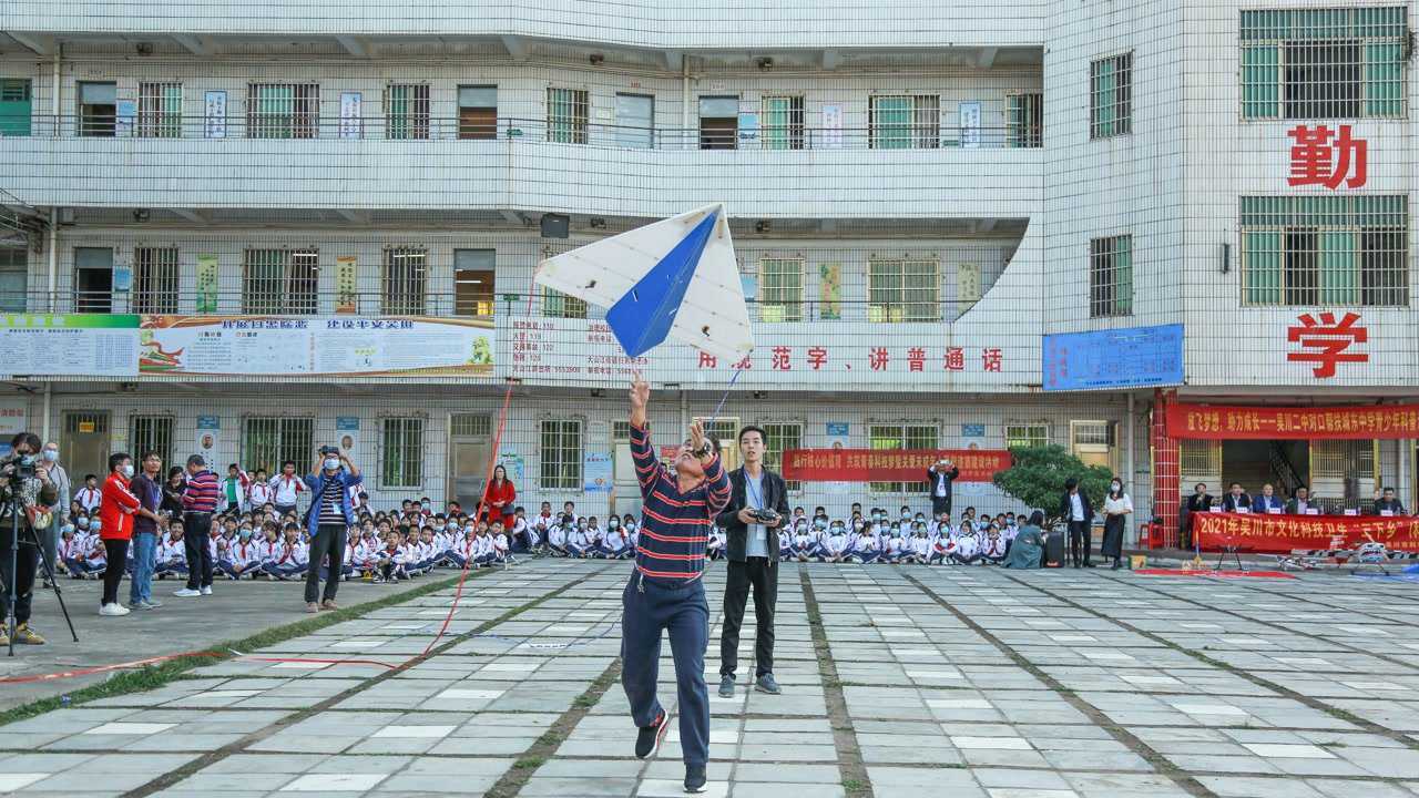 吴川二中对口帮扶城东中学青少年科技活动