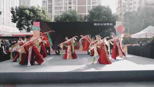 一群跳中国舞的精灵，真的太美了