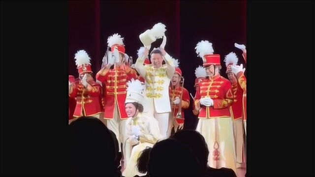 Hugh Jackman thanks swingsunderstudies, Music Man curtain call 122321