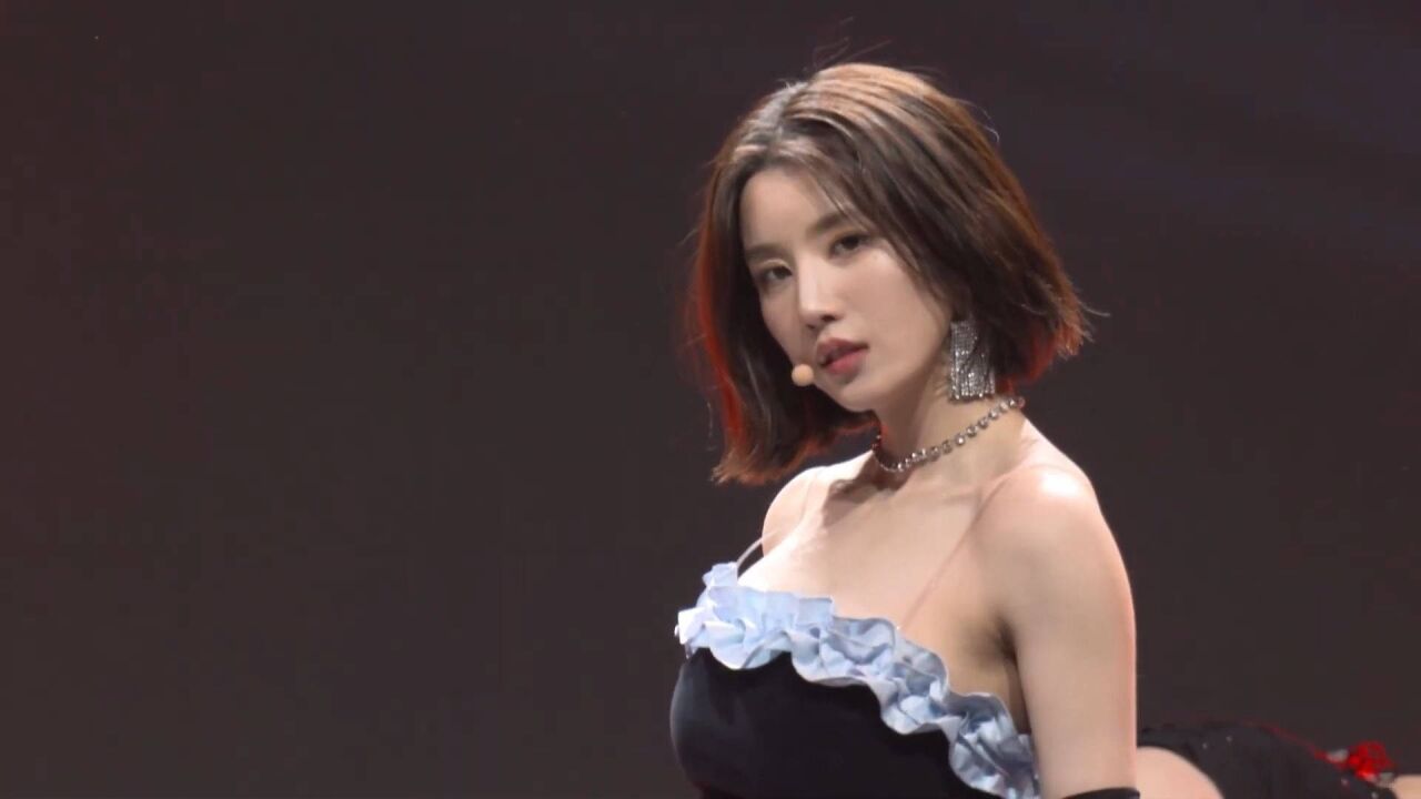 权恩妃新曲《glitch》回归秀舞台公开,又辣又飒的美女子状态超棒