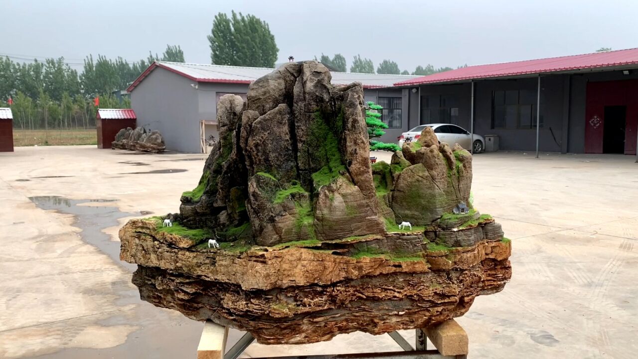 小伙搞回微太行山景石,群峰耸立在祥云栈道上,青山玉底奇在天成