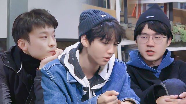 王俊凯聊娱乐圈私生饭愤怒又无奈