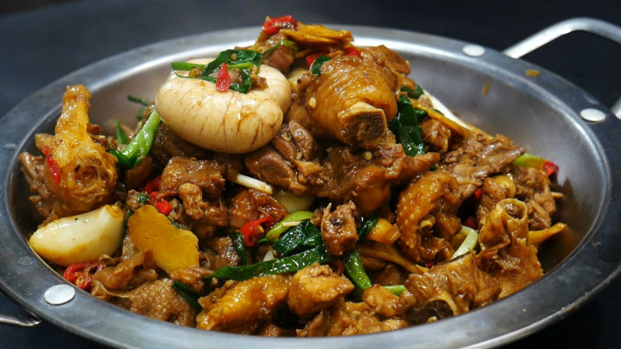 湖南烧鸡公怎么做才好吃,大厨教你方法,配上豆油,那才叫正宗