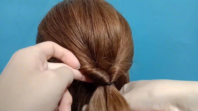 简单三步教你扎减龄生活盘发,发型个性优雅又精致气质