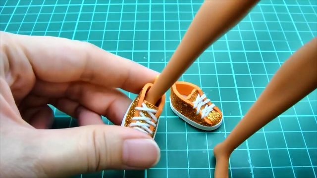 创意海棉纸手工教程——用海棉纸给芭比娃娃做双运动鞋教程