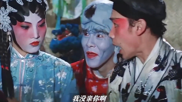 四个唱戏的装鬼吓唬朋友,结果竟然进来个真鬼,这下麻烦了