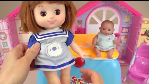 洋娃娃玩具系列：小娃娃要喂小宝宝吃饭了