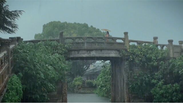 江南烟雨,画桥烟柳,袅娜娉婷的姑娘,撑伞走过青石巷,是千年的此间情长.