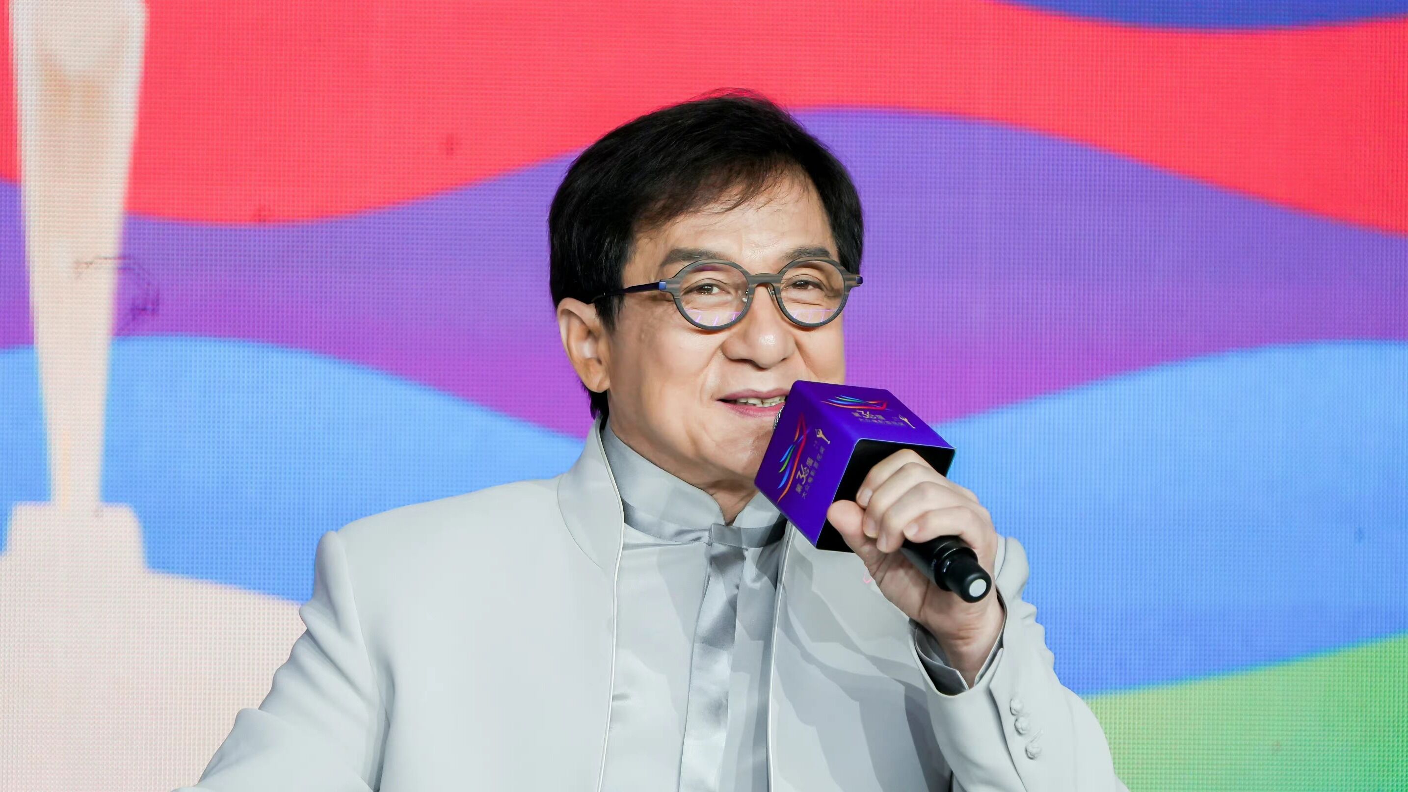 成龙回忆闯荡好莱坞,致谢中国观众支持_腾讯视频