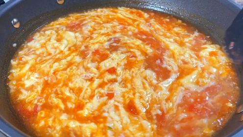 西红柿鸡蛋汤怎么做才好喝？教你关键一步，蛋花漂亮营养又美味