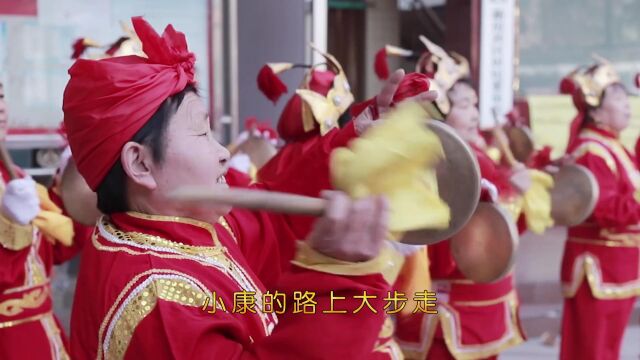 滚烫的热泪化美酒作词:古继峰 作曲:孙德元 演唱:群星合唱团爱如昙花推荐