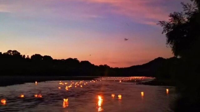 习水河灯节祈愿幸福