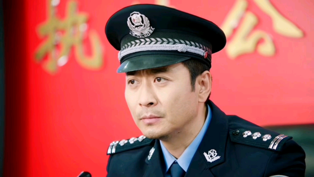 毒枭仓库被扫,卧底警察身份被怀疑