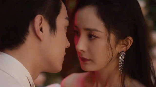 爱的二八定律:许凯婚礼热吻杨幂!新婚之夜强行扑倒这幕,太害羞