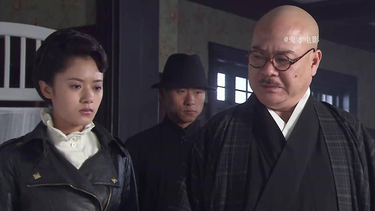 男子装傻扮懵骗过鬼子,轻松偷走机密文件。_腾讯视频