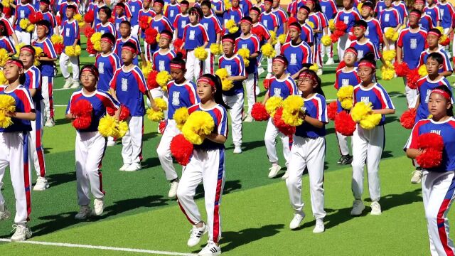 活力四射品学兼优是我们的追求,杜小少年阳光乐学,团体操表演大气磅礴